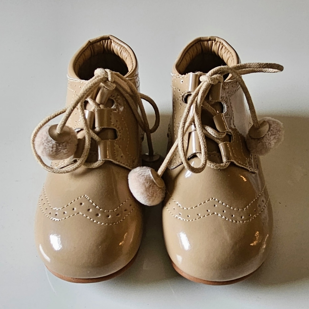 Leather patent Brogue shoes size 9 Unisex